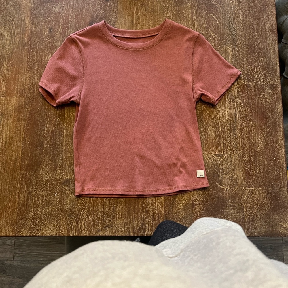 Vuori ribbed knit tee shirt